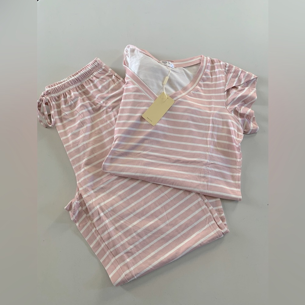 NEW Women’s Striped Pink Pajamas PJs Set Short Sleeve Top Pants Pockets Sz S